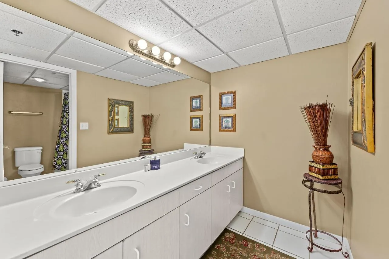 Gulf Front Living Room And Master Suite! Sleeps 8! Panama City Beach Holiday home